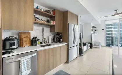 Brickell 1BR Skyline Balcony Corner Suite Walkable to City Centre Luxepad