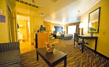 Hotel d'Lins Ontario Airport