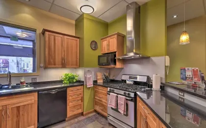 Dtwn Anchorage Getaway: 2 Adjoining Condos!