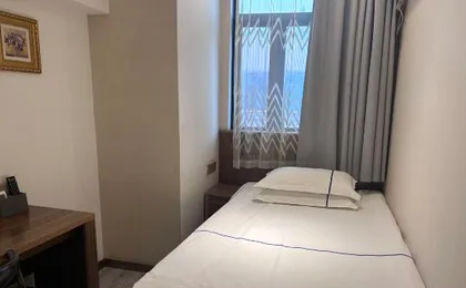 Ruo Bi Lin Hotel（Shanghai Lujiazui Century Avenue Metro Station Hotel）