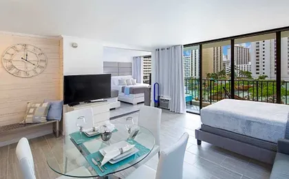 Waikiki Banyan Modern One Bedroom Free Parking