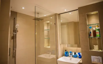 Thames View 2 Bed Apartment with Balcony