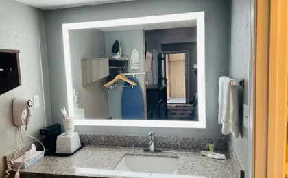 Travelodge by Wyndham Sellersburg / Louisville North
