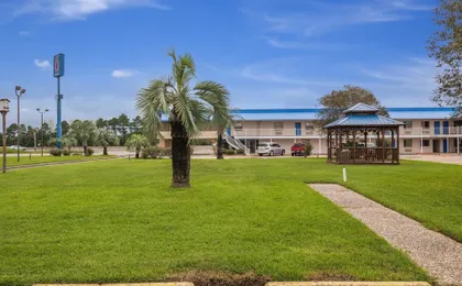 Motel 6 Winnie Tx