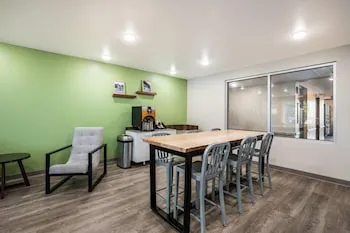 Woodspring Suites Downers Grove - Chicago