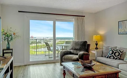 Emerald Oasis, Emerald Oasis- Gulf Front, Great for Families and Close to Destin Harbor!