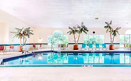 Country Inn & Suites by Radisson, Appleton Airport - Fox River Mall Area