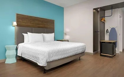 Tru by Hilton Jacksonville West I 295