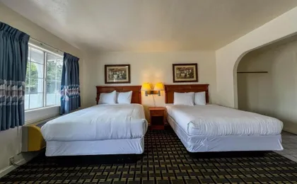 Deluxe Inn