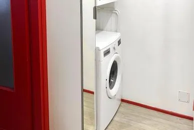 Appartamento Rosso a Milano, vicino allo IEO