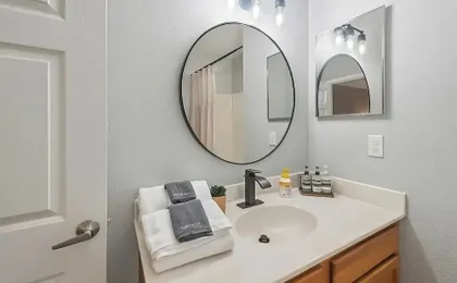 3BR Townhome w/ Pool & BBQ Near Disney