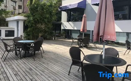 Smart Tree Select Homestay (Xinhua Hospital Jiangpu Road Subway Station)