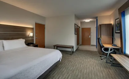 Holiday Inn Express & Suites Chicago North-Waukegan-Gurnee
