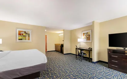 Best Western Plus Brunswick Inn & Suites