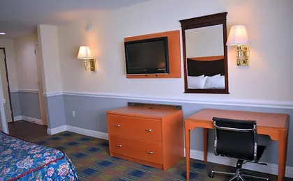East Norwich Inn