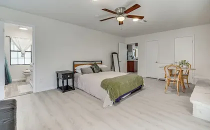 Charming Austin Home on 2 Acres: BBQ & Yard!