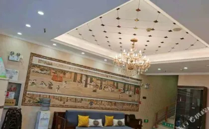 Longyi Hotel (Wuhan Happy Valley Wuhan High-speed Railway Station)