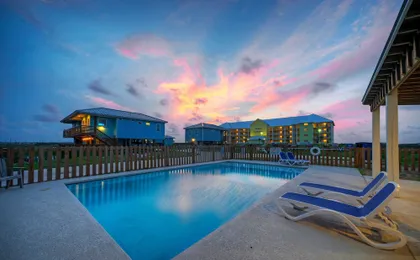 2 Homes, Sleeps 22 2 Private Pools, Firepit, Steps to Beach Boardwalk Access