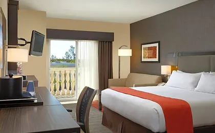 Holiday Inn Express & Suites Naples Downtown - 5th Avenue