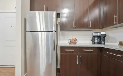 Stylish 2BR w Pool Pet-friendly Unit 13