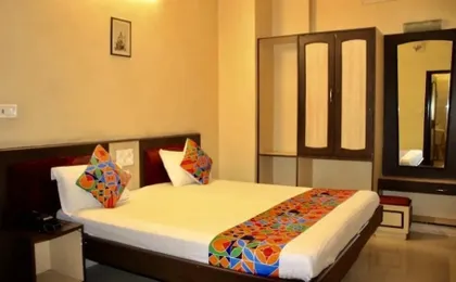 Hotel Rajlaxmi Palace