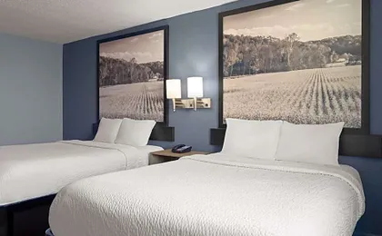 Super 8 by Wyndham Fort Wayne