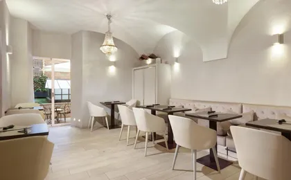 Terrace Pantheon Relais