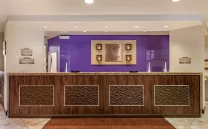 Comfort Suites Maingate East