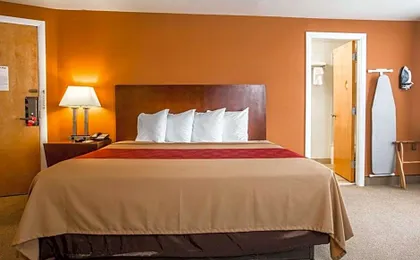 Econo Lodge Lakes Region