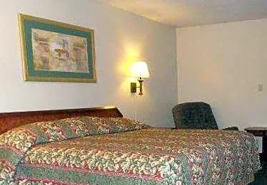 Red Carpet Inn (formerly Royal Inn)