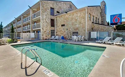 Motel 6-Dallas, TX - Forest Lane