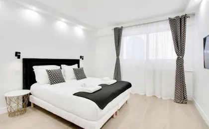TROCADERO/ EIFFEL TOWER - 3 Bedrooms- All New!