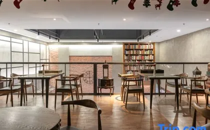 Zhengsheng Hotel (Guangzhou Baiyun Railway Station Xiaoping Subway Station)