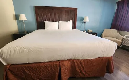 Days Inn & Suites Hayward