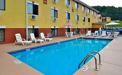 Econo Lodge Cartersville-Emerson Lake Point