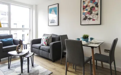 Tudors Esuites Birmingham Canalside Apartments