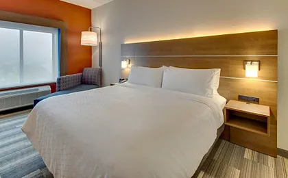 Holiday Inn Express And Suites Nashville MetroCenter Downtown By IHG