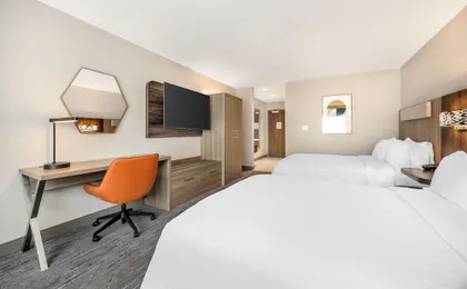 Holiday Inn Express & Suites Nashville West End - Univ Area by IHG