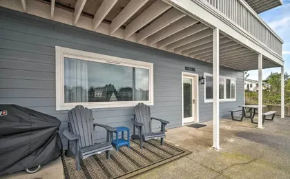 Waterfront Vacation Rental in Ocean Shores