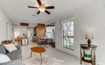 Charming Austin Home on 2 Acres: BBQ & Yard!