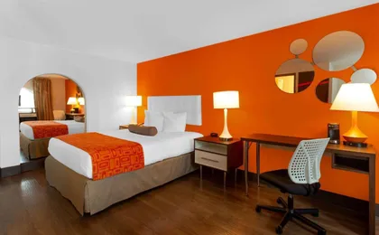 Howard Johnson by Wyndham Waukegan Great Lakes