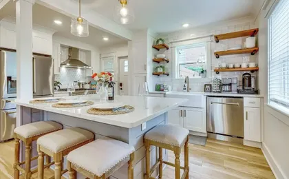 Dtwn Retreat w/ Game Room! Walk to Hampton Park