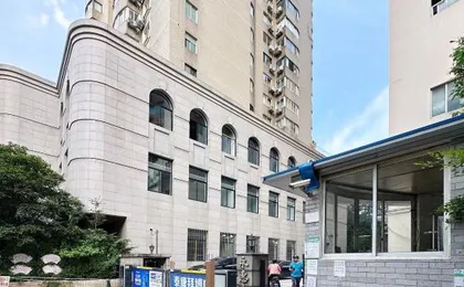Cuan yue Space Youth Hostel (Laoximen Subway Station Branch)