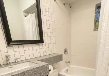 Wrigleyville Friends Unit - 5bdrm