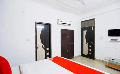 Capital O 29375 Hotel Rainbow Villa