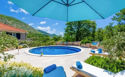 Villa Kate - Outdoor Pool, 4 Bedrooms, Free Parking