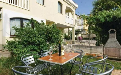 Apartments Iovo - Standard Two Bedroom Apartment A4