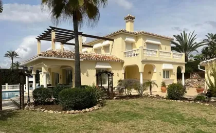 Beautiful villa 30 meters from the beach fantastic sea views