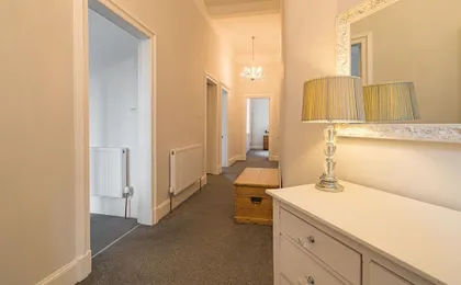 Chic 2 Bedroom Apartment Near Old Town