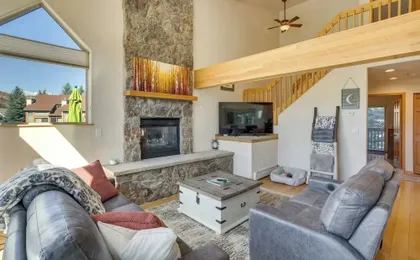 Cozy Colorado Retreat w/ Deck, Grill & Pool Access